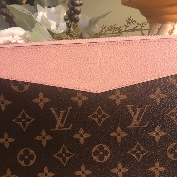 AUTH Louis Vuitton Daily Pouch In Rose Poudre NEW - Picture 4 of 8